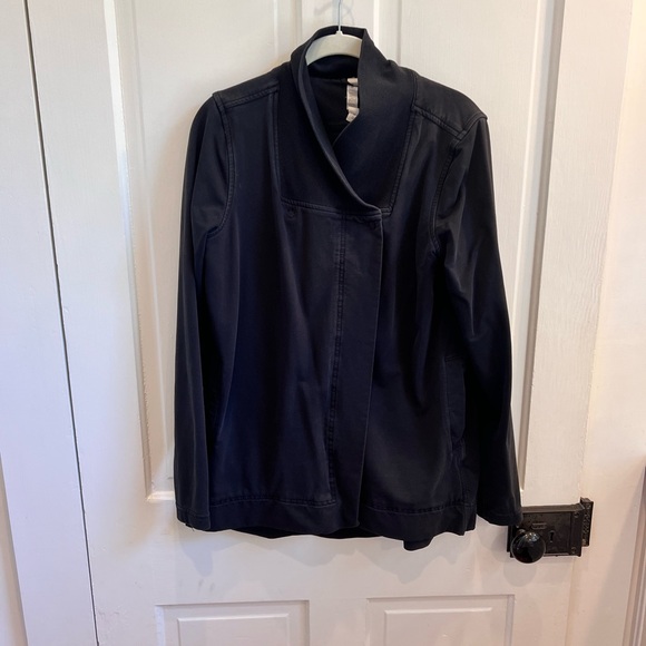 lululemon athletica Black Women's Wrap Sweatshirt - Picture 1 of 6